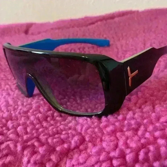 Trina Turk Barcelona sunglasses - Picture 5 of 7